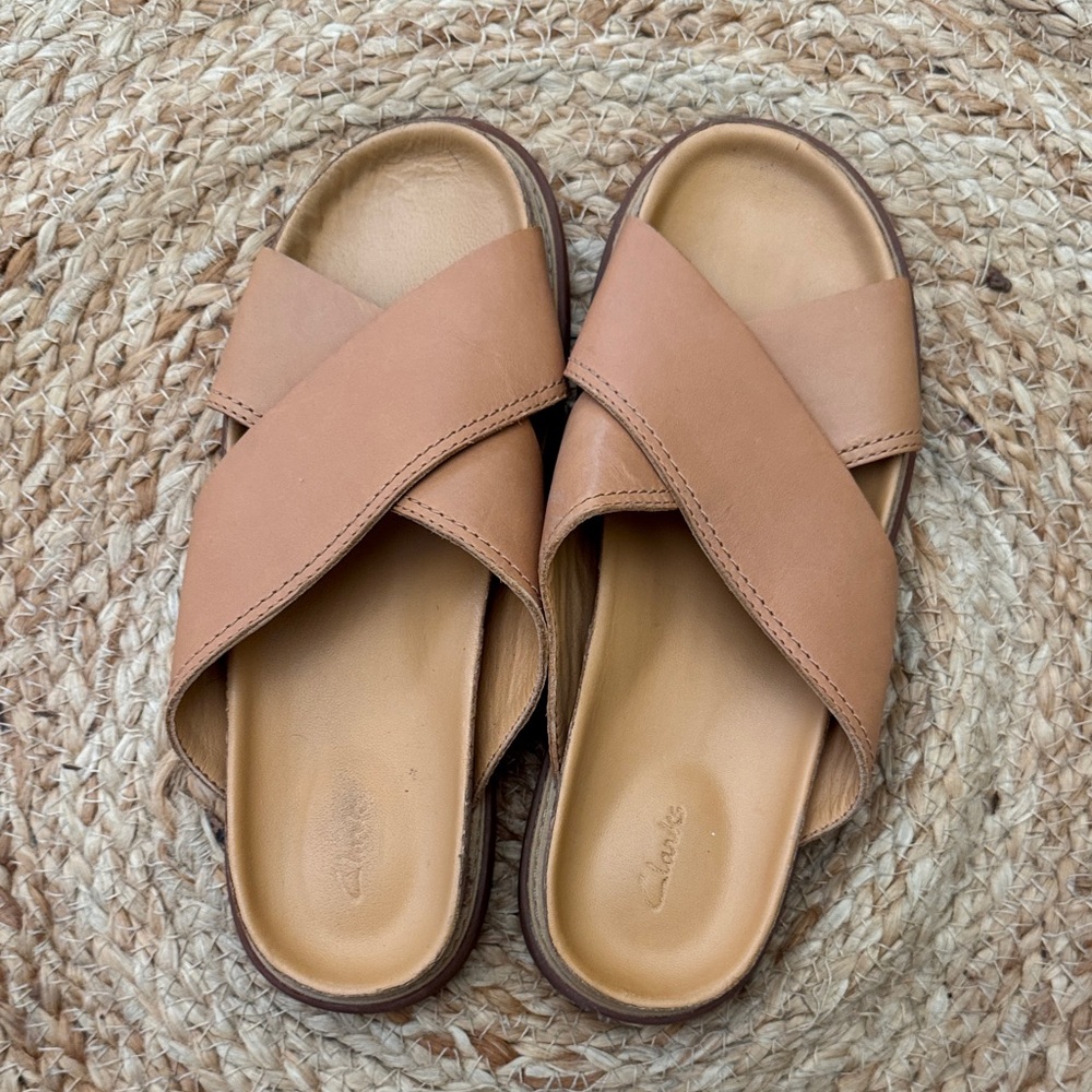 Clarks Women's Tan Cross Strap Sandals